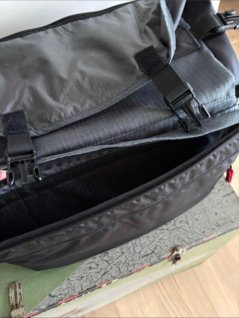 Tamrac Pro Camera Equipment Bag Adjustable Interior Travel Photography 17x11x10